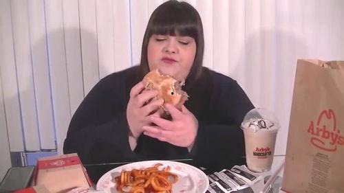 大胖妞吃瓜,大胖妞的瓜田奇遇记