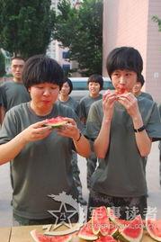 部队吃瓜女兵,揭秘部队吃瓜女兵的日常生活